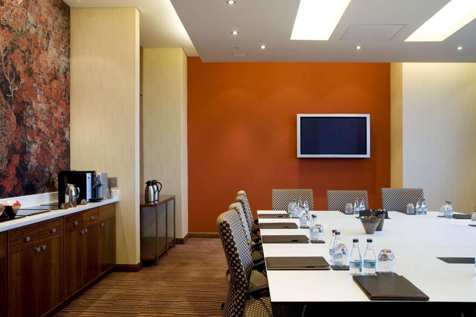 Sandton Sun And Towers Johannesburg Buitenkant foto Meeting room at the Sheraton Jumeirah Hotel, Dubai