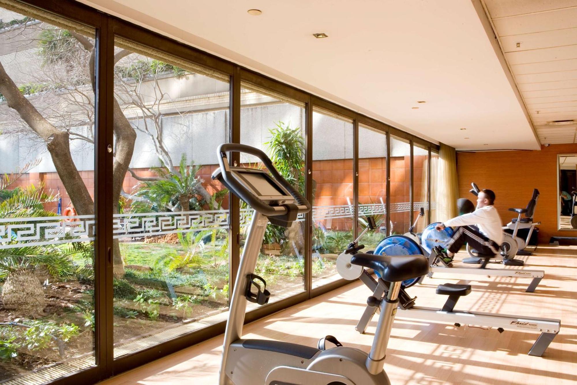 Sandton Sun And Towers Johannesburg Buitenkant foto The gym at the hotel