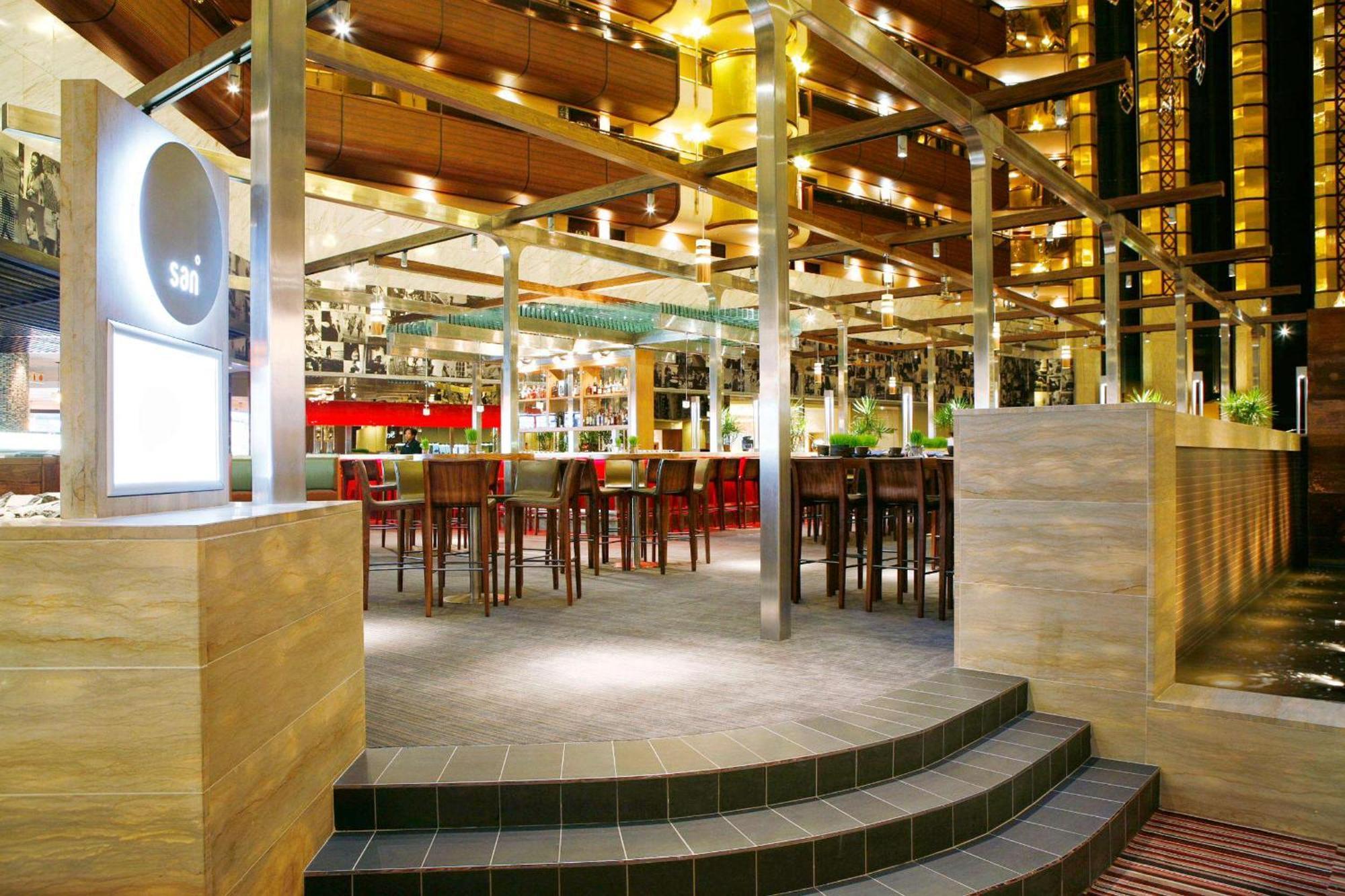 Sandton Sun And Towers Johannesburg Buitenkant foto The bar at the 101 bar