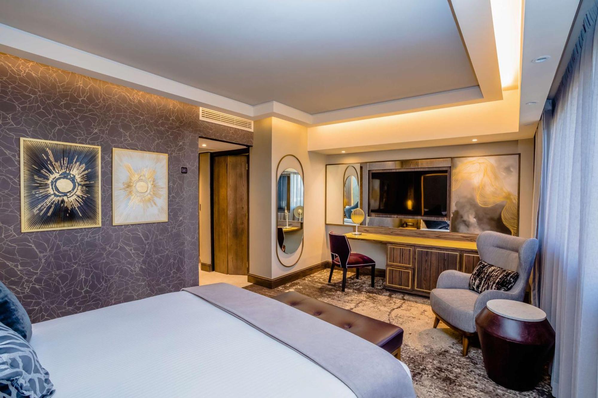 Sandton Sun And Towers Johannesburg Buitenkant foto A bedroom at the hotel
