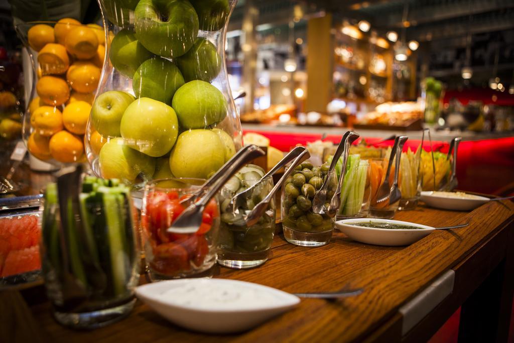 Sandton Sun And Towers Johannesburg Buitenkant foto A salad bar